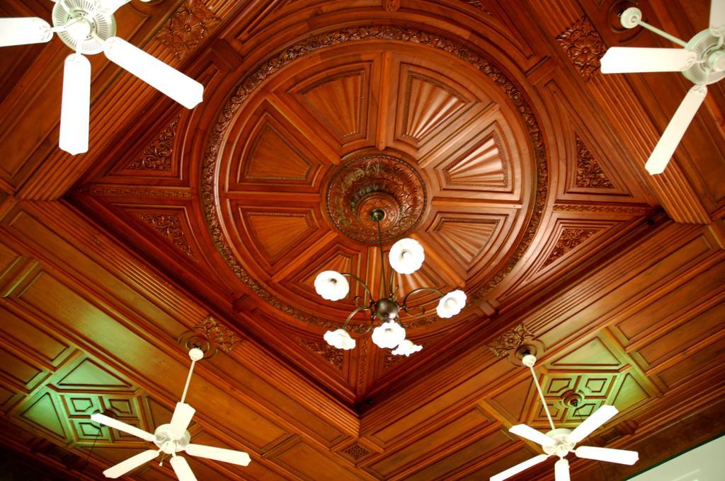 Visalam Chettinad Palace - A Cgh Earth Experience Kānādukāttān Exteriör bild