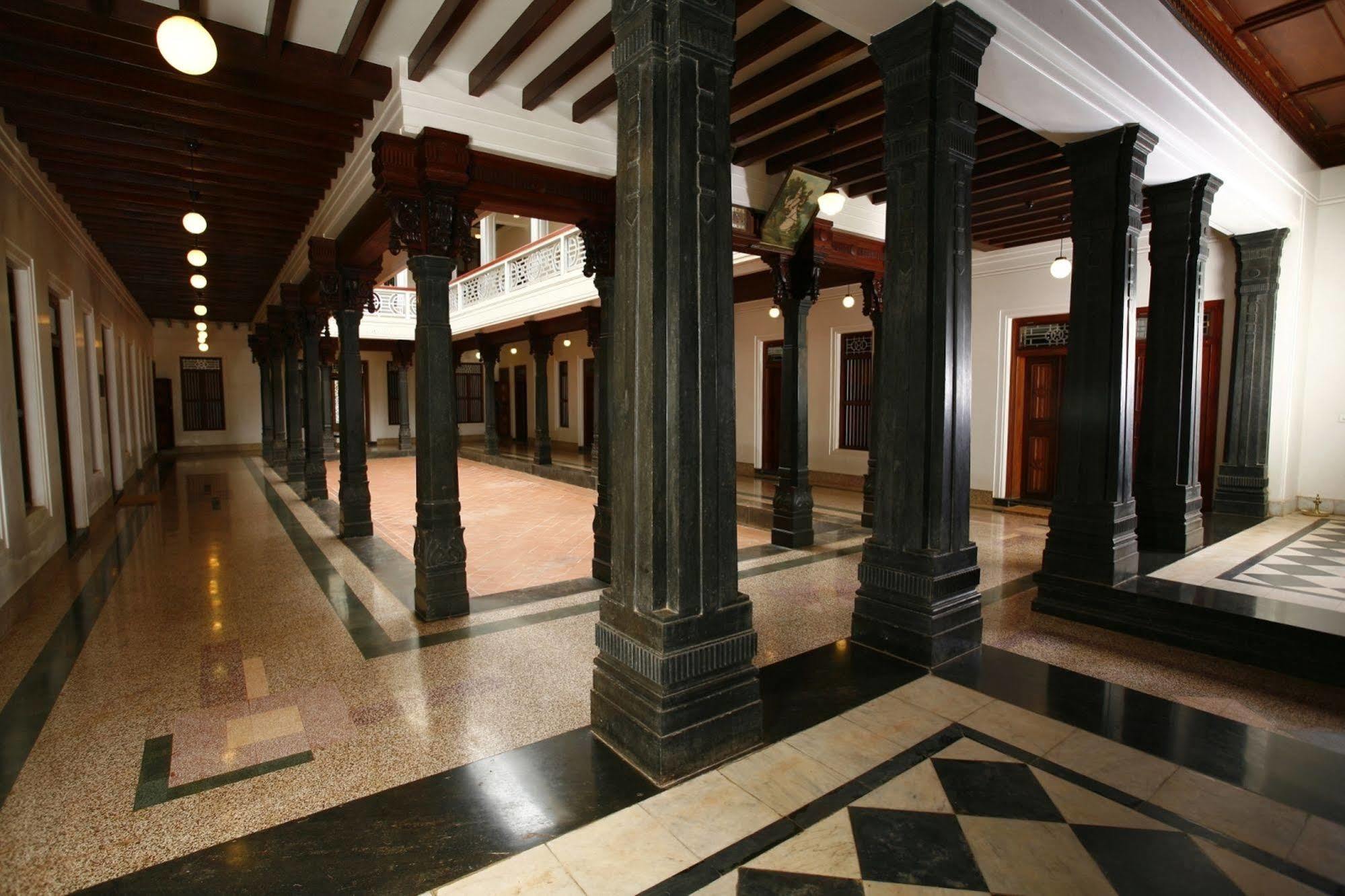 Visalam Chettinad Palace - A Cgh Earth Experience Kānādukāttān Exteriör bild