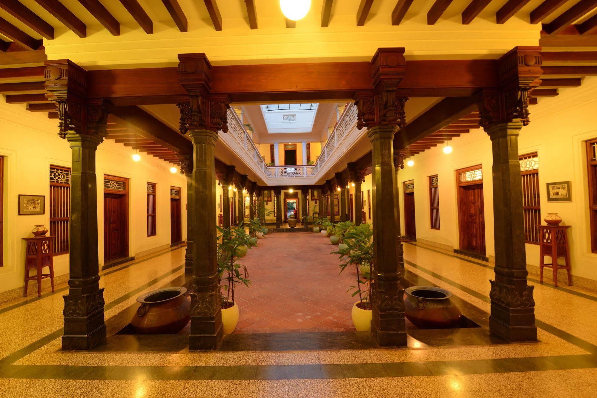 Visalam Chettinad Palace - A Cgh Earth Experience Kānādukāttān Exteriör bild
